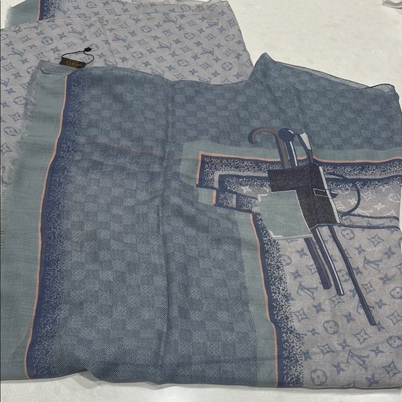 Louis Vuitton Cashmere Blue and Gray Patterned Scarf/Wrap - Picture 5 of 14